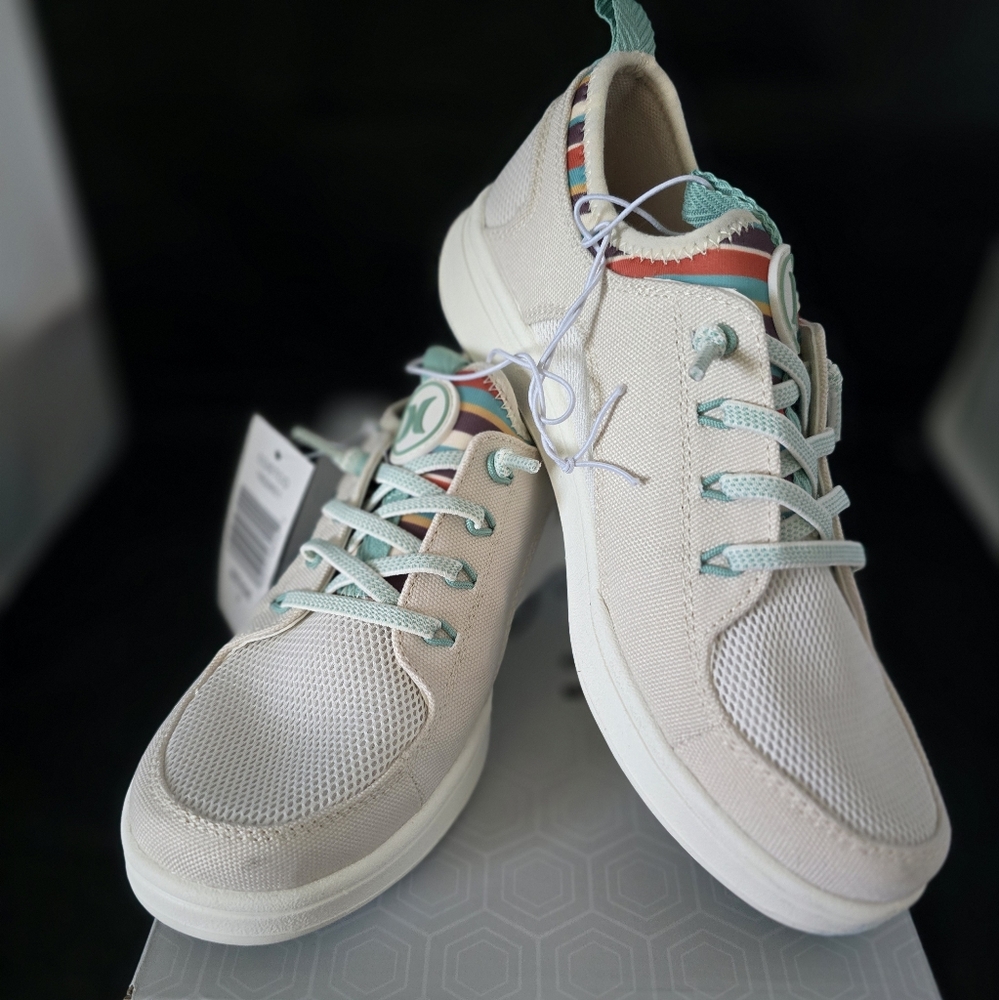 New In The Box Hurley Women's Cream and Mint Sneakers size 7  Bungee CASTAIC